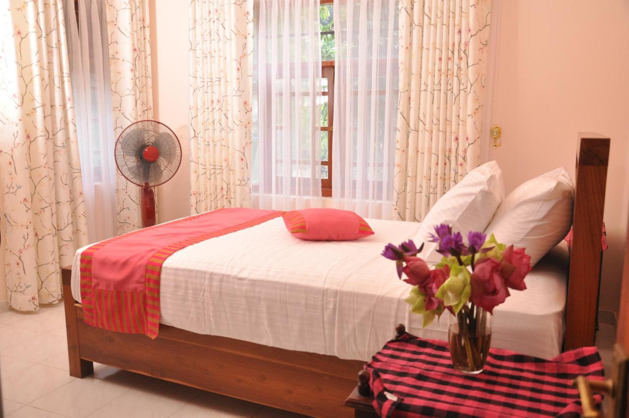 Sobaya Hotel แคนดี้ ภายนอก รูปภาพ